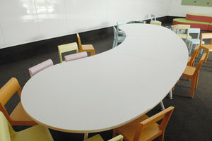 moderner Tisch