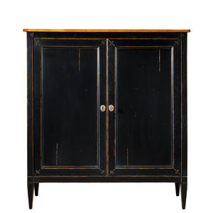 klassischer Kleiderschrank 1