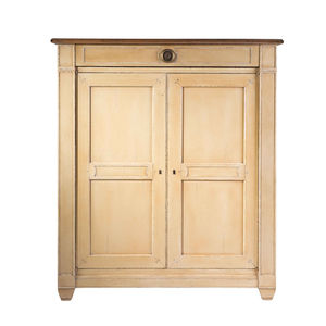 klassischer Kleiderschrank 1