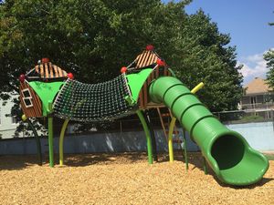 Spielplatzgerät für Spielplätze / für öffentliche Einrichtungen / für öffentliche Räume / Holz