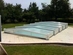 niedrige Schwimmbadüberdachung 1