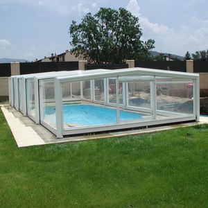 hohe Schwimmbadüberdachung 1