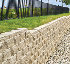 hohler Betonstein 1