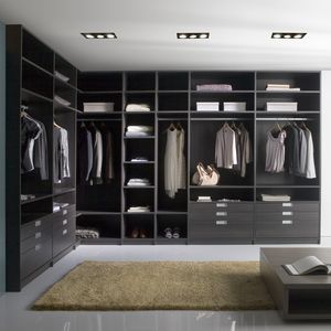 moderner begehbarer Kleiderschrank