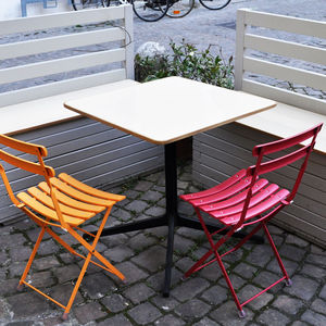 moderner Tisch