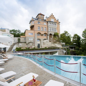 Überlaufschwimmbecken