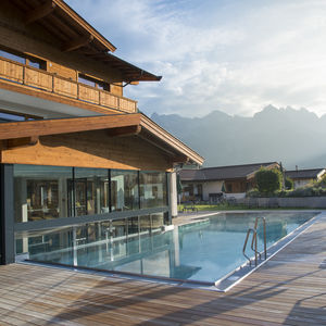 Überlaufschwimmbecken