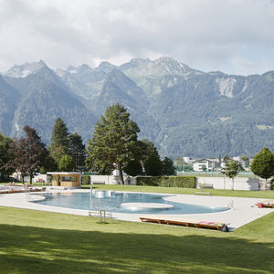 Überlaufschwimmbecken