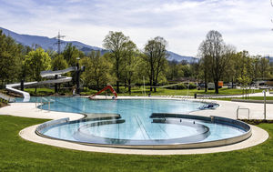 Überlaufschwimmbecken