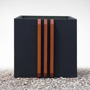 Stahl-Pflanzkübel / Würfelbauform / modern / Objektmöbel