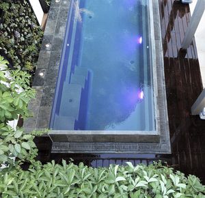 Marmor-Poolumrandung