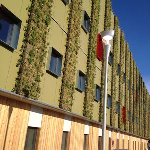 Paneel-Vorhangfassade