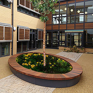 Holz-Pflanzkübel 1