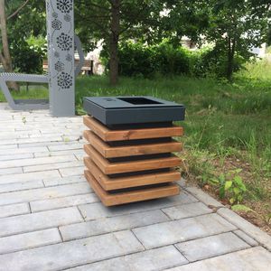 Park-Abfallbehälter / verzinkter Stahl / pulverbeschichteter Stahl / aus Kiefer