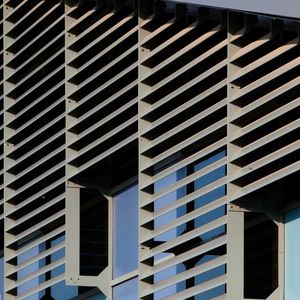 Aluminium-Sonnenschutzlamelle / für Fassaden