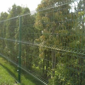 Zaun / geschweißter Maschendraht