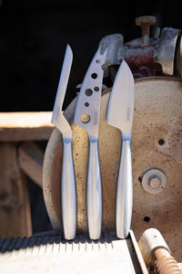 Käsemesser mit Edelstahlgriff