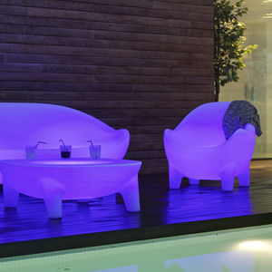 moderner Sessel / Polyethylen / ergonomisch / recycelbar
