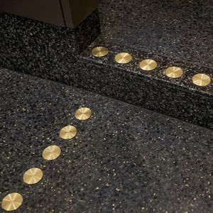 Taktiles Bodenleitsystem / mit Blindenleitsystem 1