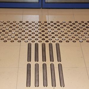 Taktiles Bodenleitsystem / Edelstahl