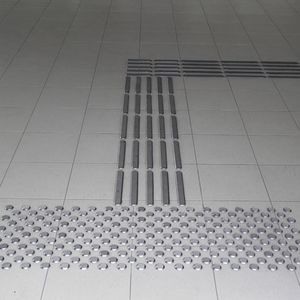 Taktiles Bodenleitsystem / Edelstahl