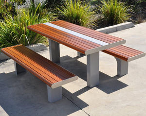 moderner Picknicktisch / Holz / Metall / mit Fußgestell aus Metall