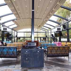 selbsttragende Bogenpergola