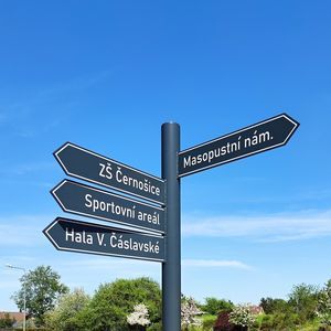 bodenstehendes Schild