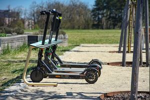 wandmontiertes Rollerständer