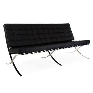 schwarzes Sofa