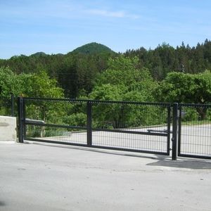Stellantrieb für Flügeltore