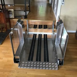 Hebeplattform für Rollstühle