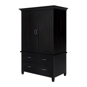 klassischer Kleiderschrank