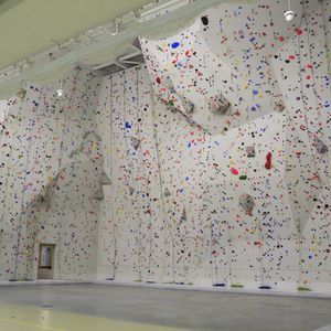 festinstallierte Kletterwand