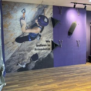 festinstallierte Kletterwand