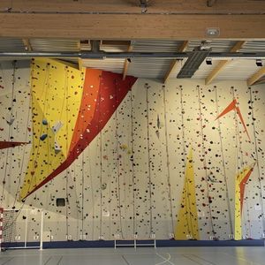 festinstallierte Kletterwand