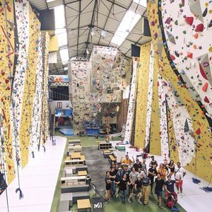 festinstallierte Kletterwand 1