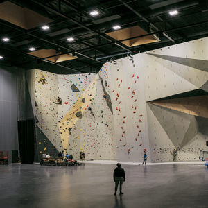 festinstallierte Kletterwand 1