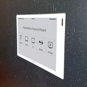 wandmontierter Halter für Touchscreen