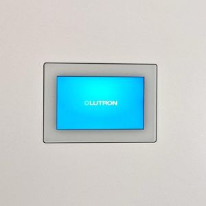 moderner Halter für Touchscreen