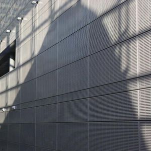 Platten-Fassadenverkleidung / Aluminium / Stahl / perforiert