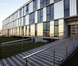 Fassadenverkleidung aus Lamellen / Aluminium / Edelstahl / glatt