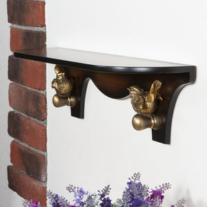 wandmontierte Regale