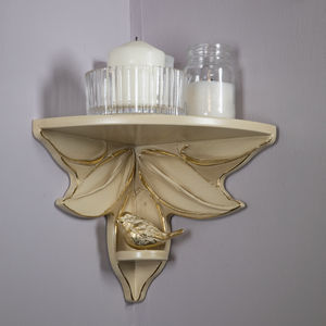 wandmontierte Regale