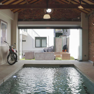 Schwimmbecken / verstellbarer Boden