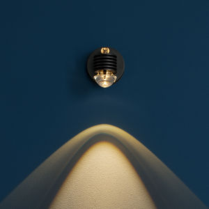 moderne Wandleuchte / Messing / Glas / LED