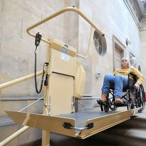 Plattform-Treppenlift / für Behinderte