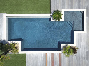 erdverlegtes Schwimmbecken