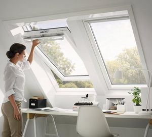 Dachfenster mit zentraler Drehachse