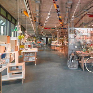 Linoleum-Bodenbelag / für Tertiärsektor / in Rollenform / glatt